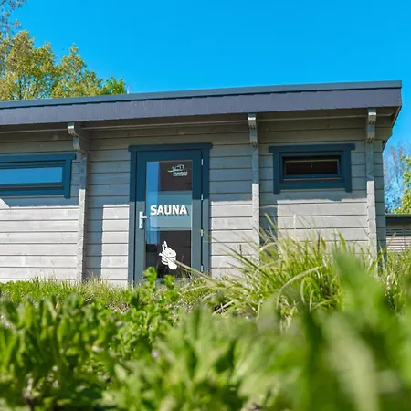 Strandhotel Senftenberger See فندق