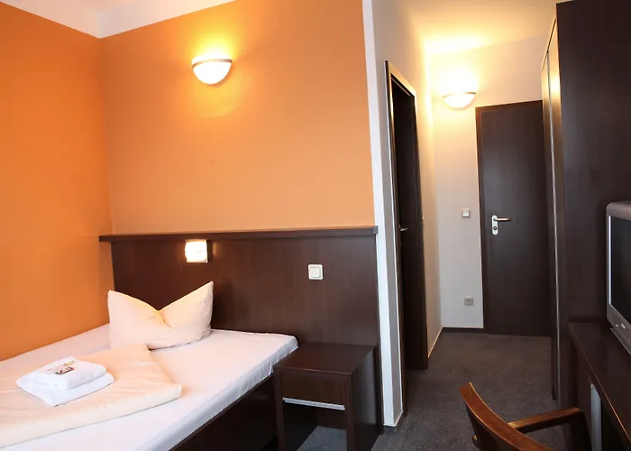 Strandhotel Senftenberger See فندق 3*