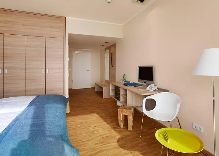 Strandhotel Senftenberger See فندق