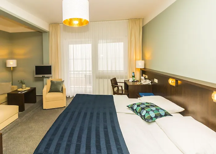 ホテル Strandhotel Senftenberger ゼンフテンベルク